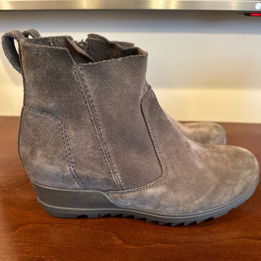 Sorel Evie Brown Suede Ankle Boots! 7.5